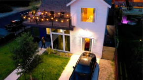Insta-worthy 6BR Home Rainey Street-6 min walk